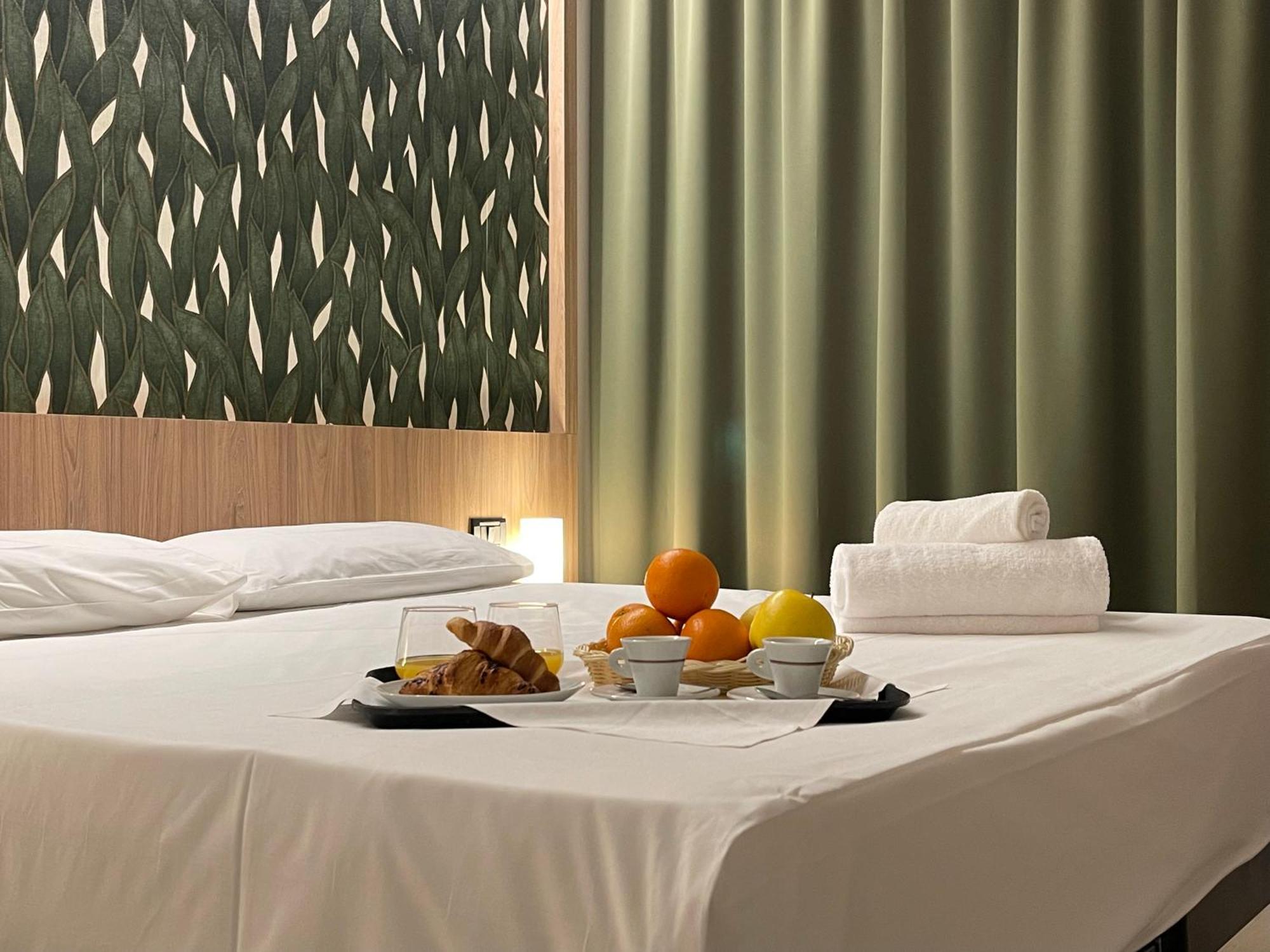 Aquasole Hotell Mercallo Eksteriør bilde